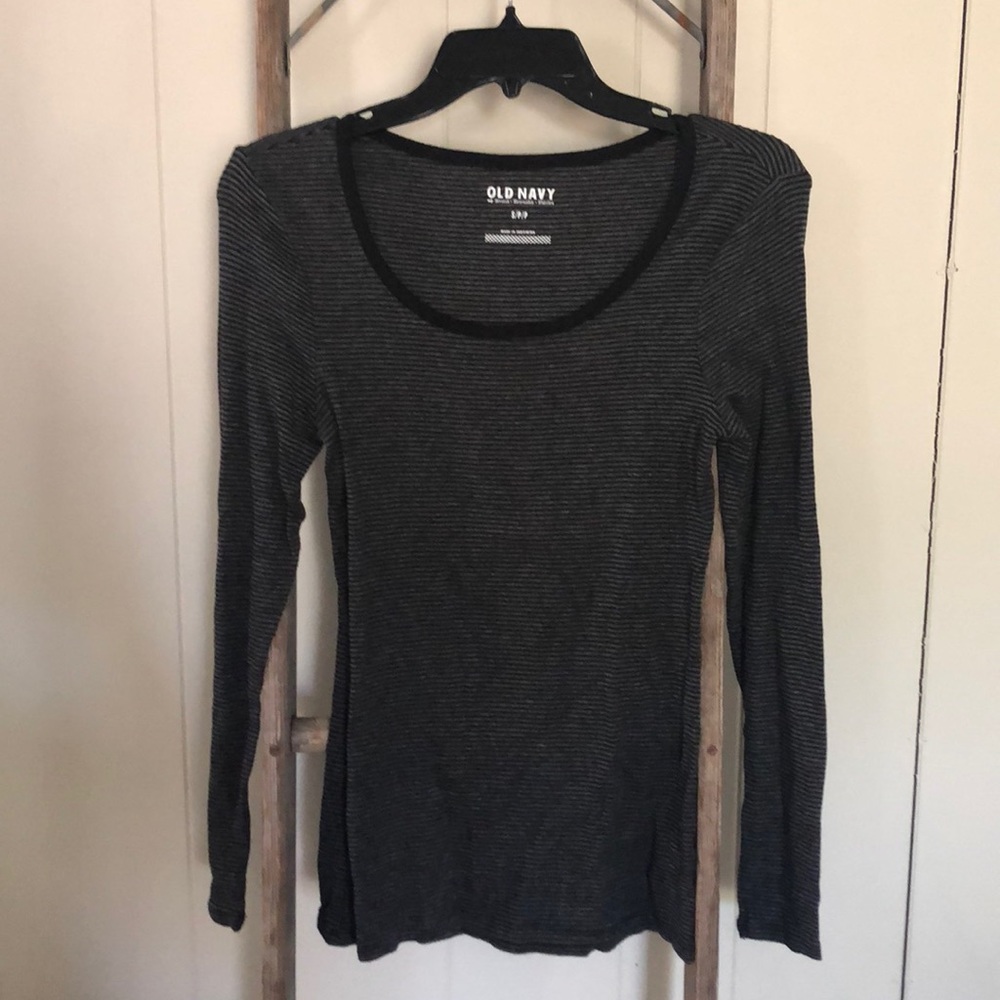 GREY + BLACK STRIPED LONG SLEEVED SHIRT SIZE S